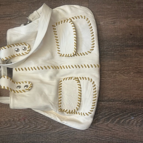 Via Repubblica NWOT large white bag! Larger stitch made in Italy and a nice bag - Picture 6 of 16